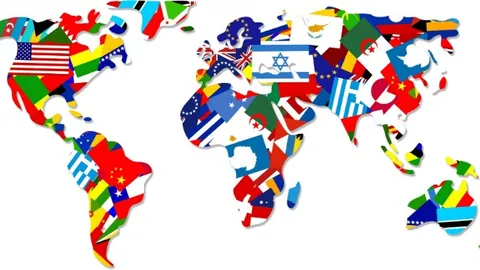 东契奇赛场外热情为客场粉丝签名，彰显球星风范